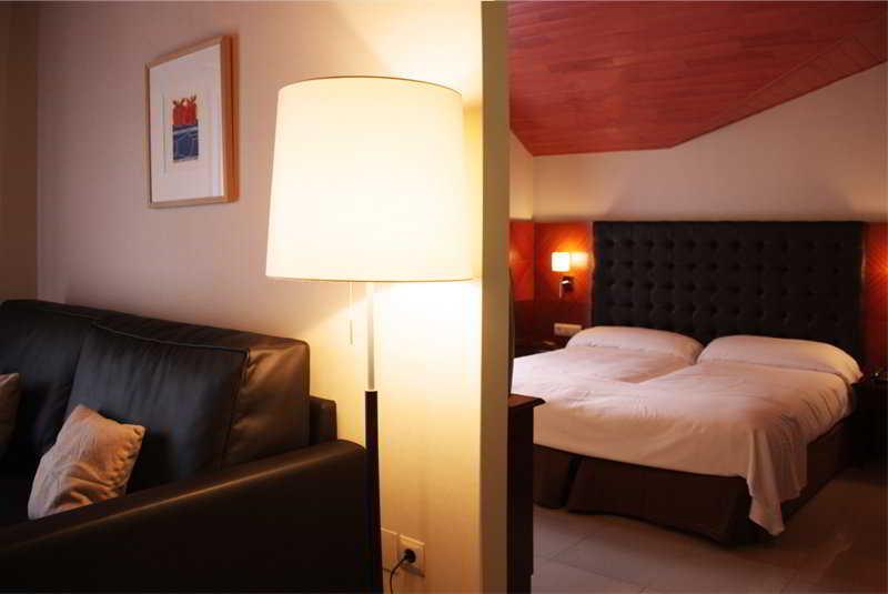 Hotel Mu La Cortinada Exterior photo